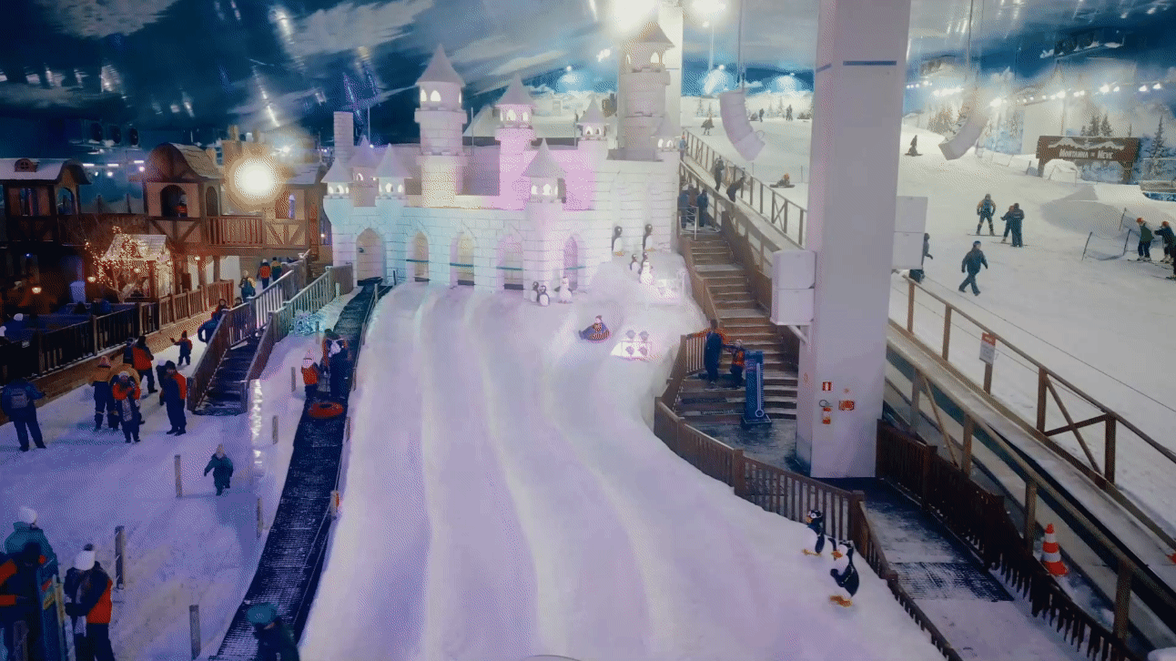 Montanha de neve em Snowland Gramado